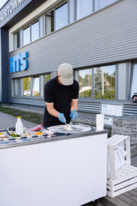 Lody tajskie w hurtowni wentylacyjnej